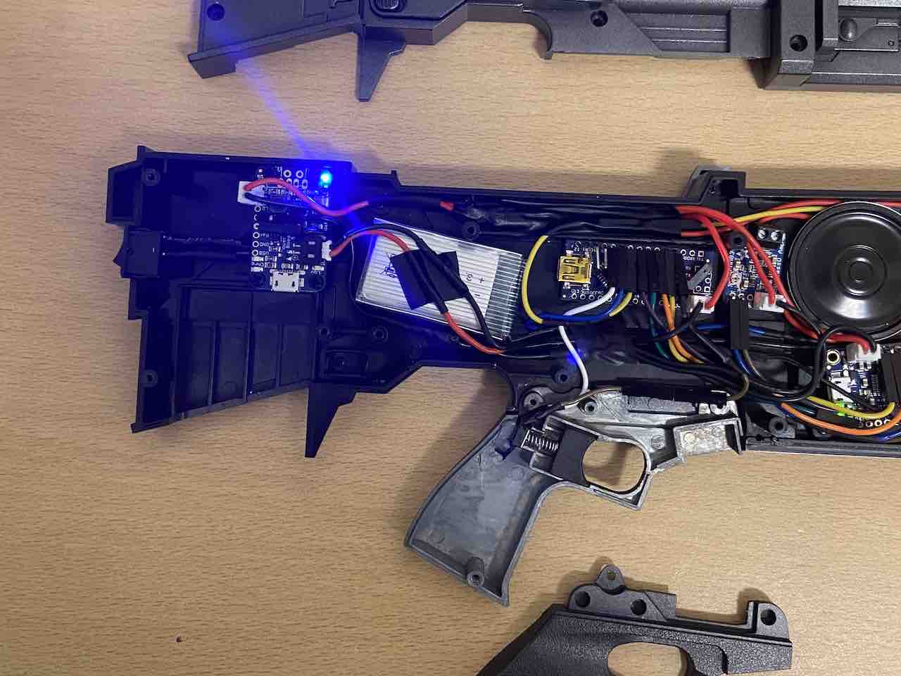 Rifle with Rechargeable LiPoly Battery